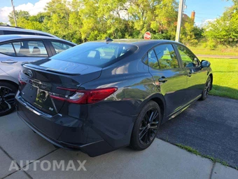 2025 Toyota Camry SE - miniatura 3