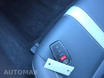 2025 Toyota Camry SE - miniatura 8