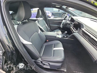 2025 Toyota Camry SE - miniatura 14