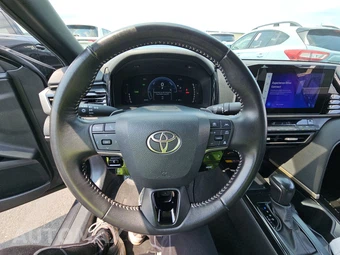 2025 Toyota Camry SE - miniatura 16
