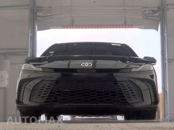 2025 Toyota Camry SE - miniatura 3