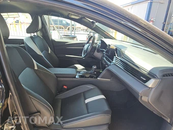 2025 Toyota Camry SE - miniatura 14
