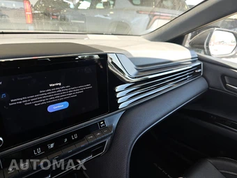 2025 Toyota Camry SE - miniatura 17