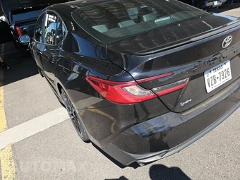 2025 Toyota Camry SE - miniatura 8