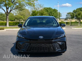 2025 Toyota Camry SE - miniatura 3
