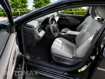 2025 Toyota Camry SE - miniatura 8