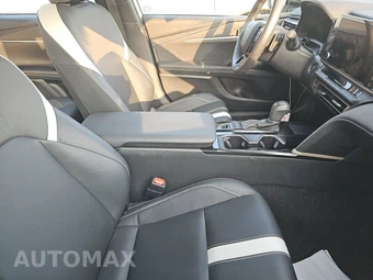 2025 Toyota Camry SE - miniatura 8