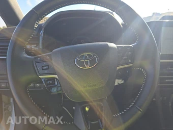 2025 Toyota Camry SE - miniatura 10
