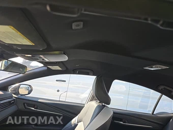 2025 Toyota Camry SE - miniatura 17