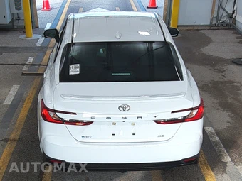 2025 Toyota Camry SE - miniatura 5