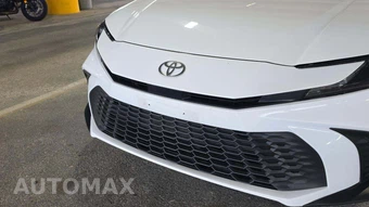 2025 Toyota Camry SE - miniatura 19