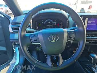 2025 Toyota Camry SE - miniatura 10