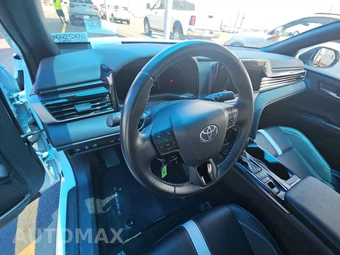2025 Toyota Camry SE - miniatura 11