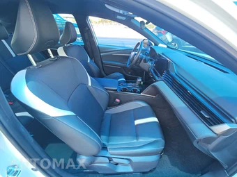 2025 Toyota Camry SE - miniatura 8