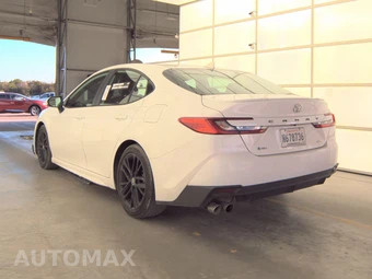 2025 Toyota Camry SE - miniatura 8