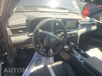 2025 Toyota Camry SE - miniatura 11