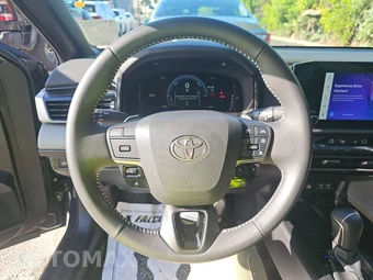 2025 Toyota Camry SE – miniatura 10