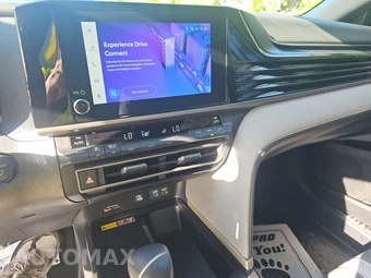2025 Toyota Camry SE – miniatura 11