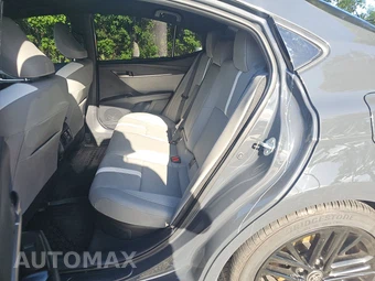 2025 Toyota Camry SE – miniatura 13