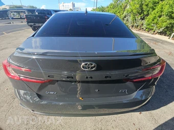 2025 Toyota Camry SE – miniatura 5
