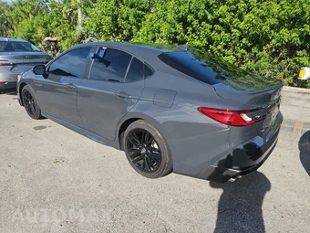 2025 Toyota Camry SE – miniatura 6