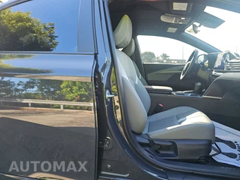 2025 Toyota Camry SE – miniatura 8