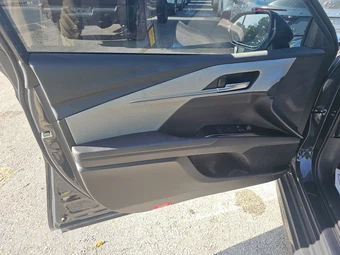 2025 Toyota Camry SE – miniatura 9