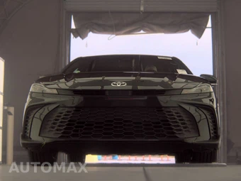 2025 Toyota Camry SE - miniatura 3