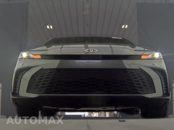 2025 Toyota Camry SE - miniatura 3