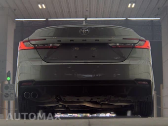 2025 Toyota Camry SE - miniatura 7