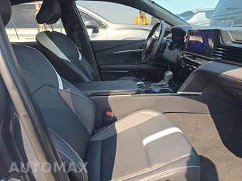 2025 Toyota Camry SE - miniatura 14