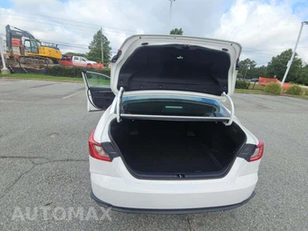 2025 Toyota Camry SE – miniatura 14