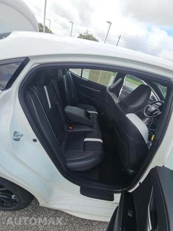 2025 Toyota Camry SE – miniatura 16