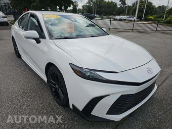 2025 Toyota Camry SE – miniatura 4