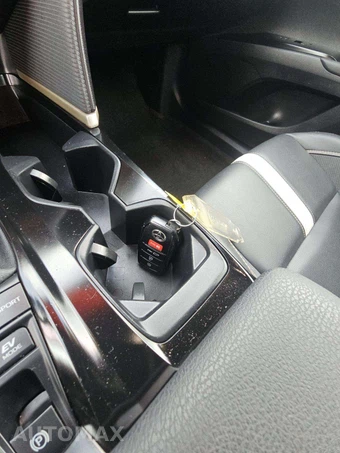 2025 Toyota Camry SE – miniatura 8