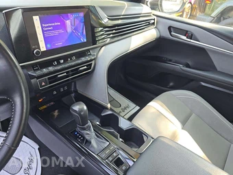 2025 Toyota Camry SE – miniatura 10