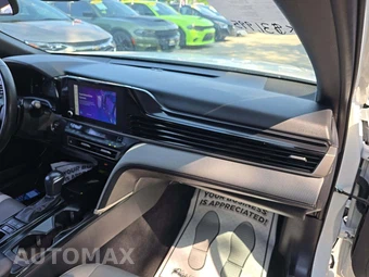 2025 Toyota Camry SE – miniatura 19