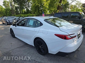 2025 Toyota Camry SE – miniatura 2