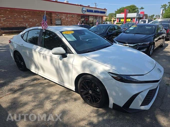 2025 Toyota Camry SE – miniatura 4
