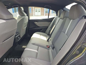 2025 Toyota Camry SE - miniatura 10