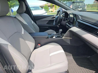2025 Toyota Camry SE - miniatura 15