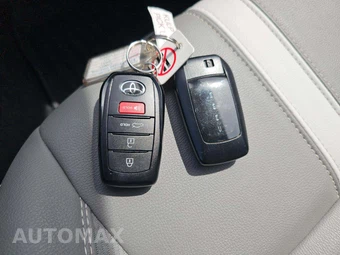2025 Toyota Camry SE - miniatura 5