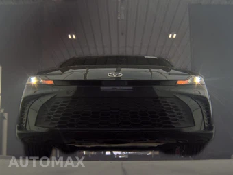 2025 Toyota Camry SE - miniatura 3