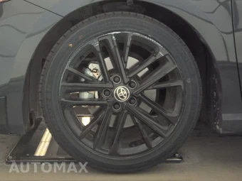 2025 Toyota Camry SE - miniatura 9