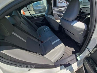 2025 Toyota Camry SE - miniatura 16