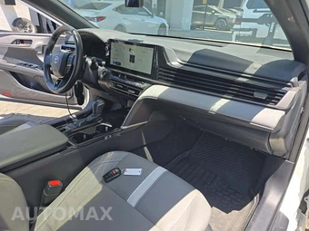 2025 Toyota Camry SE - miniatura 19