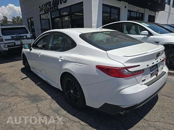 2025 Toyota Camry SE - miniatura 2
