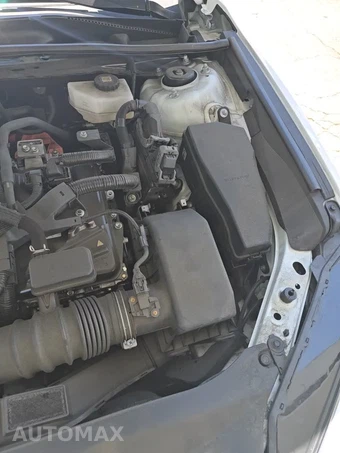 2025 Toyota Camry SE - miniatura 24