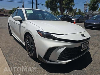 2025 Toyota Camry SE - miniatura 4