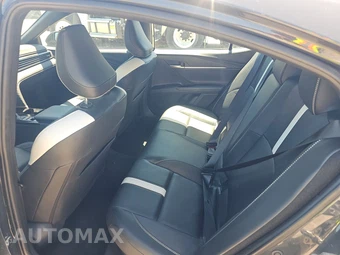 2025 Toyota Camry SE - miniatura 13